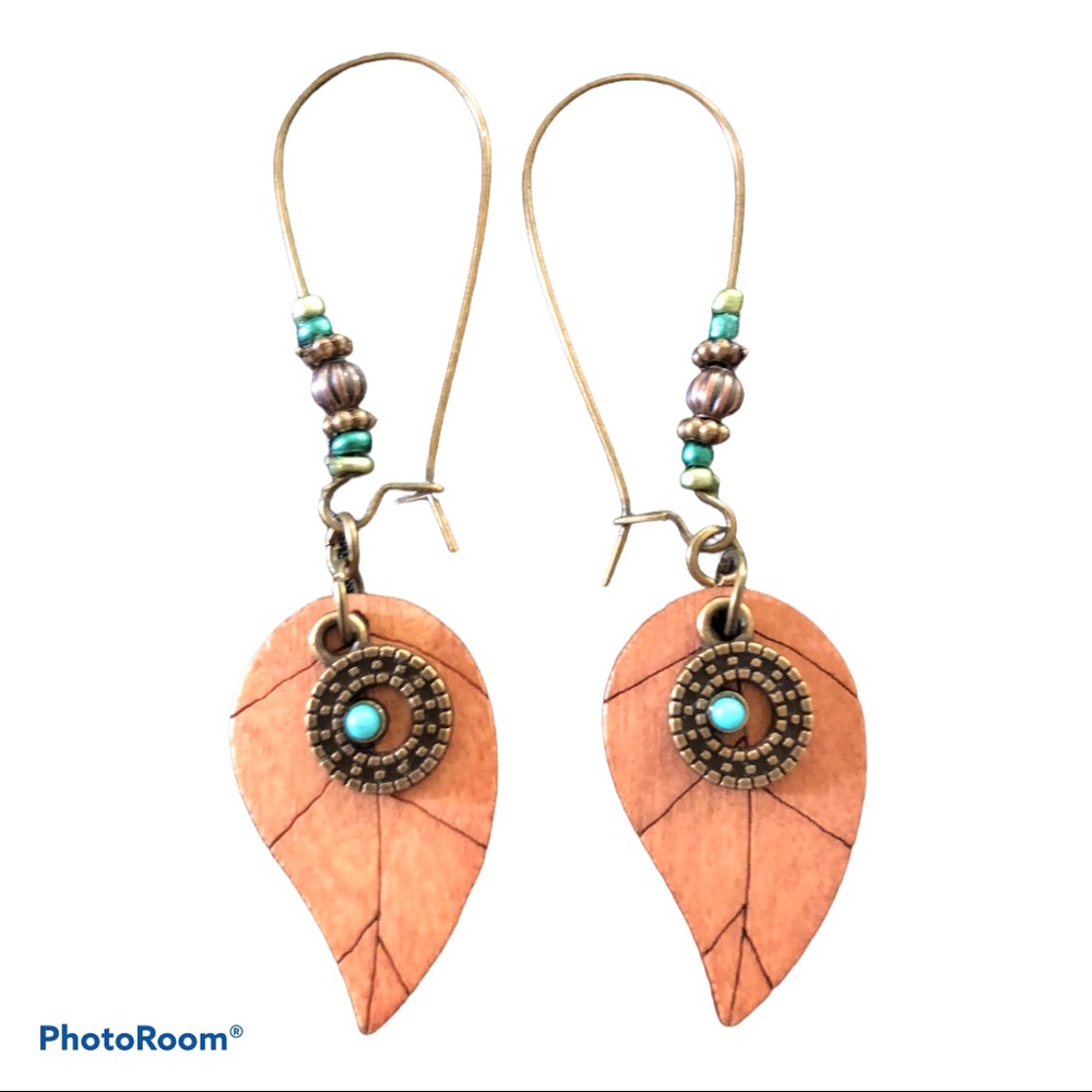 NWT Boho Desert Revival Antiqued Gold Tone Wood Leaf‎ Earrings